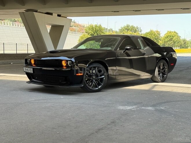 Dodge Challenger-1