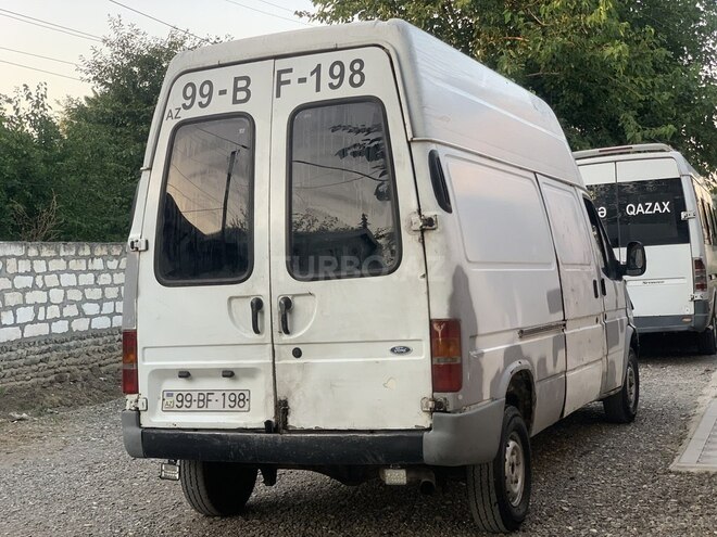 Ford Transit-4