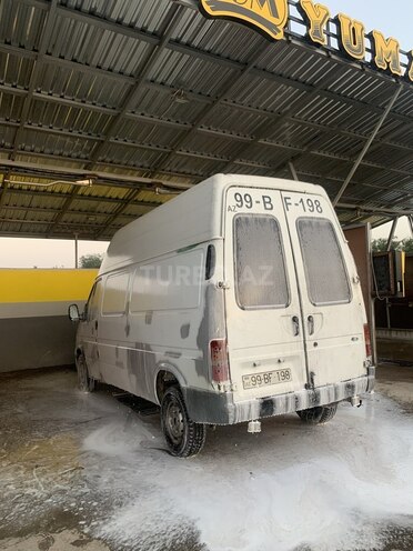 Ford Transit-13