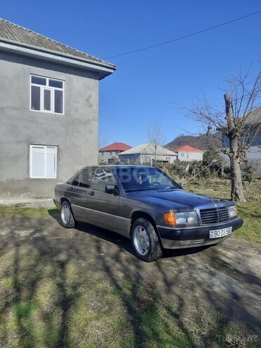 Mercedes 190 1990, 382,125 km - 2.5 l - Astara