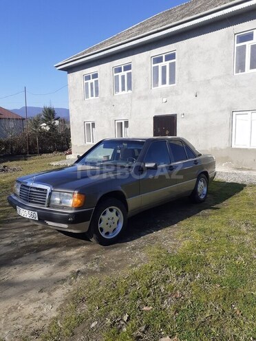 Mercedes 190 1990, 382,125 km - 2.5 l - Astara