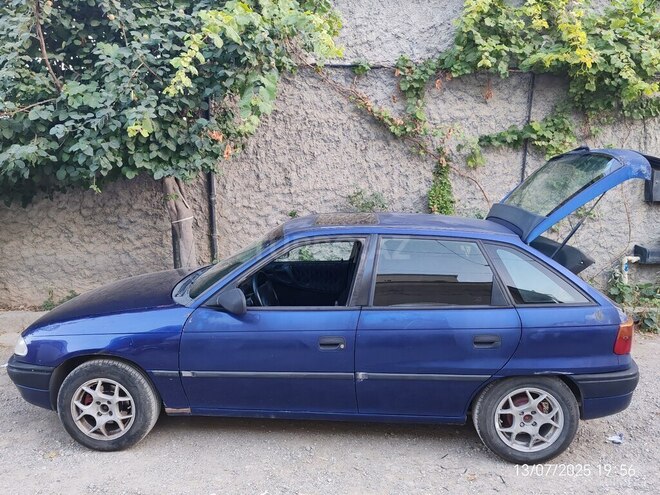 Opel Astra 1996, 288,000 km - 1.6 l - Bakı