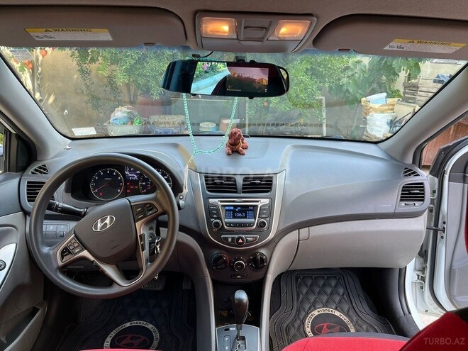Hyundai Accent 2015, 180,000 km - 1.6 л - Bakı