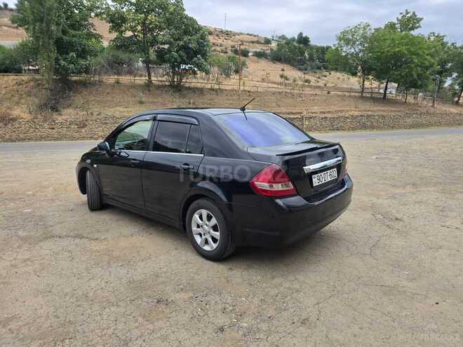 Nissan Tiida-5