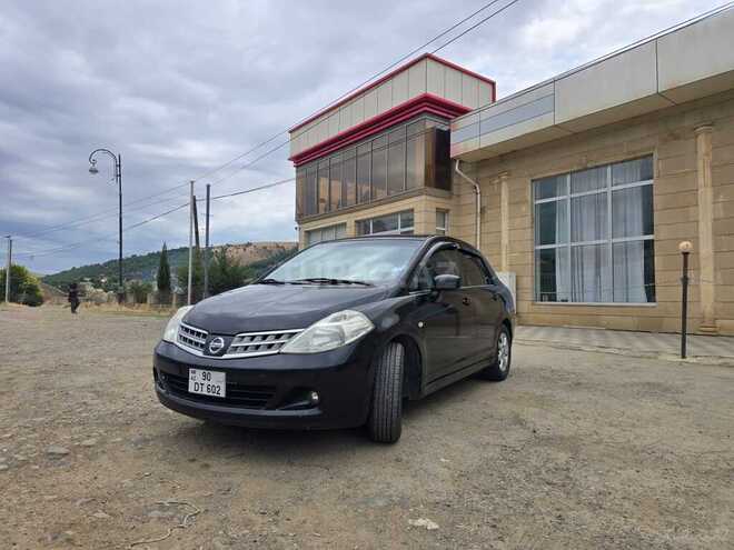 Nissan Tiida-4
