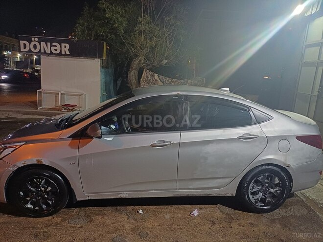Hyundai Solaris 2013, 490,000 km - 1.6 л - Bakı