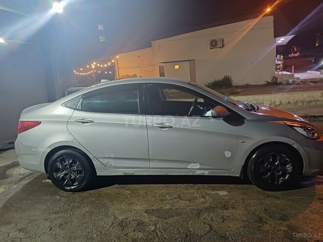 Hyundai Solaris 2013, 490,000 km - 1.6 л - Bakı