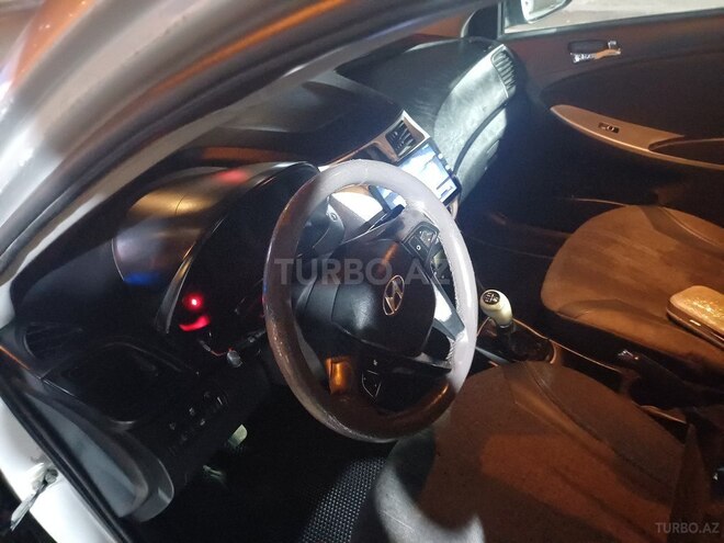 Hyundai Solaris 2013, 490,000 km - 1.6 л - Bakı