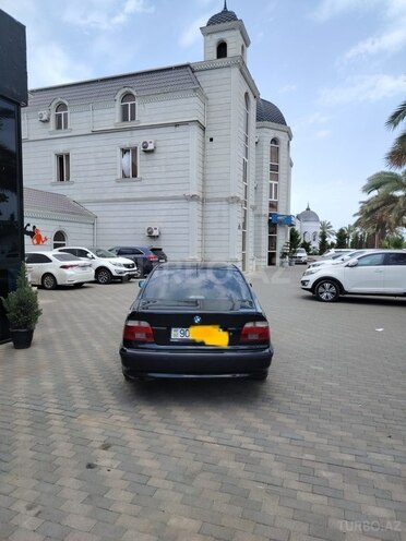 BMW 528 1999, 298,000 km - 2.8 l - Astara