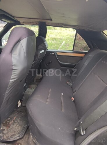 Mercedes E 220 1994, 367,000 km - 2.2 l - Astara