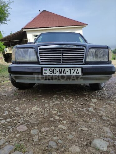 Mercedes E 220 1994, 367,000 km - 2.2 l - Astara