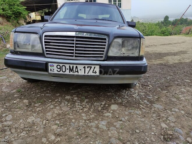 Mercedes E 220 1994, 367,000 km - 2.2 l - Astara