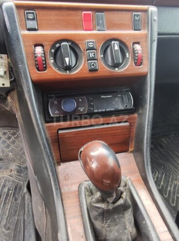 Mercedes E 220 1994, 367,000 km - 2.2 l - Astara