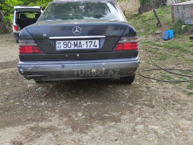 Mercedes E 220 1994, 367,000 km - 2.2 l - Astara