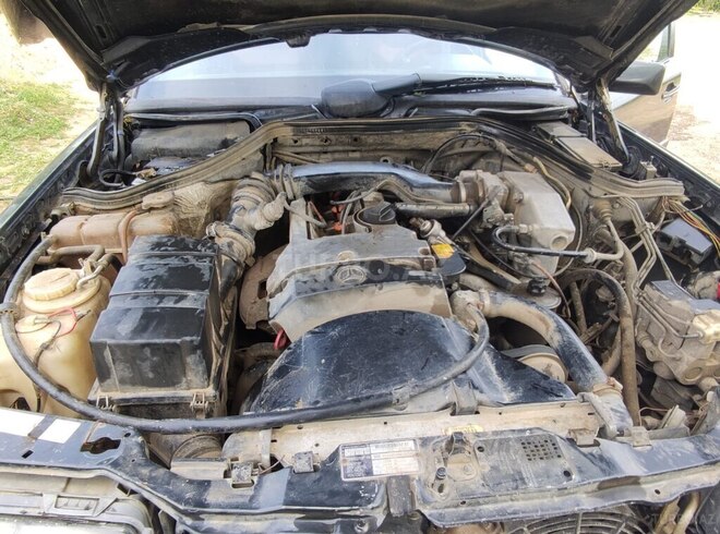 Mercedes E 220 1994, 367,000 km - 2.2 l - Astara