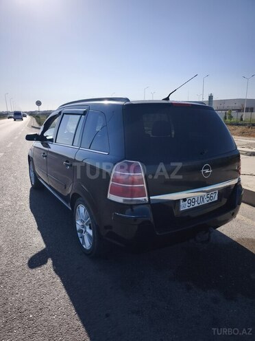 Opel Zafira-4