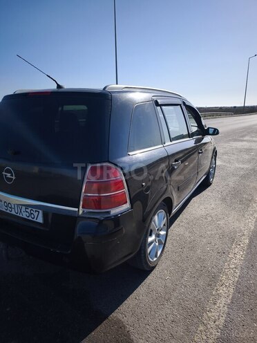 Opel Zafira-2