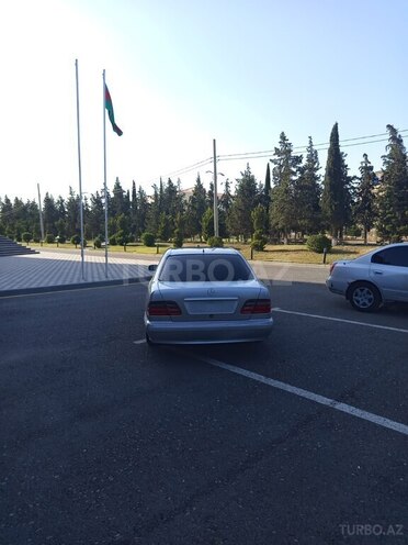 Mercedes E 240 2000, 365,211 km - 2.4 l - Şirvan
