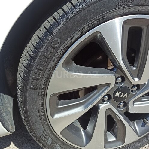 Kia Rio-12