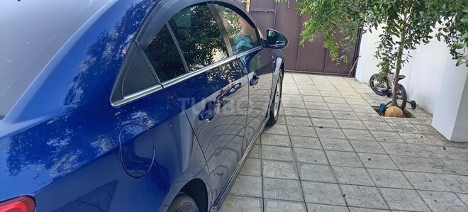 Chevrolet Cruze-12