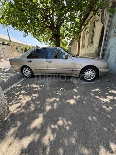 Mercedes E 240 1999, 294,000 km - 2.4 l - Gəncə