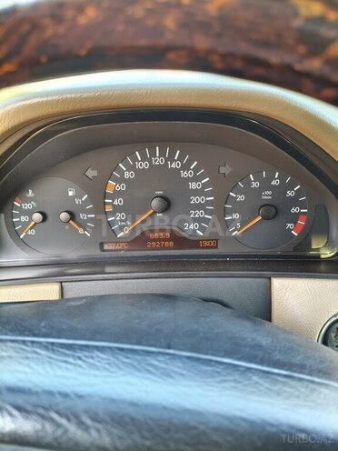 Mercedes E 240 1999, 294,000 km - 2.4 l - Gəncə