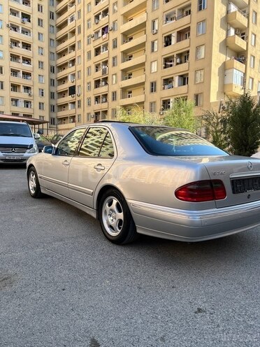 Mercedes E 240 2000, 302,000 km - 2.4 l - Bakı