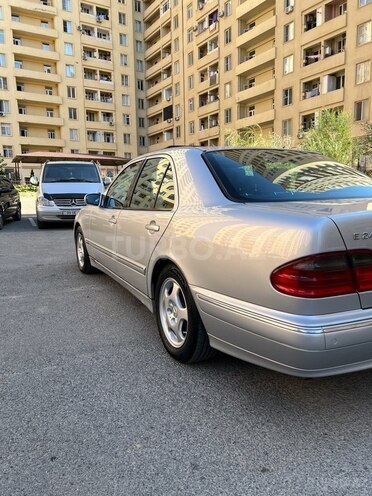 Mercedes E 240 2000, 302,000 km - 2.4 l - Bakı