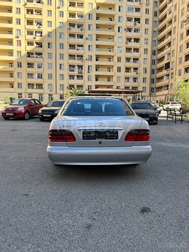 Mercedes E 240 2000, 302,000 km - 2.4 l - Bakı