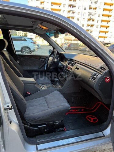 Mercedes E 240 2000, 302,000 km - 2.4 l - Bakı
