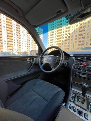Mercedes E 240 2000, 302,000 km - 2.4 l - Bakı
