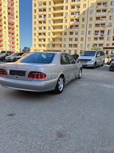 Mercedes E 240 2000, 302,000 km - 2.4 l - Bakı