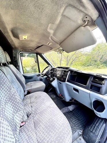 Ford Transit-8