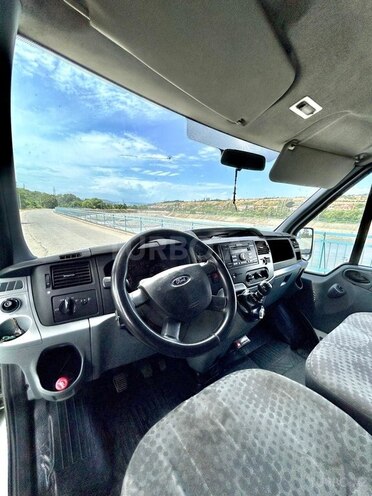 Ford Transit-7