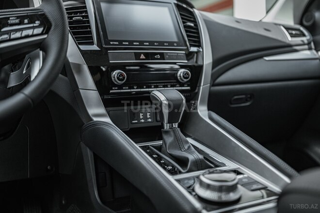 Mitsubishi Pajero Sport-11