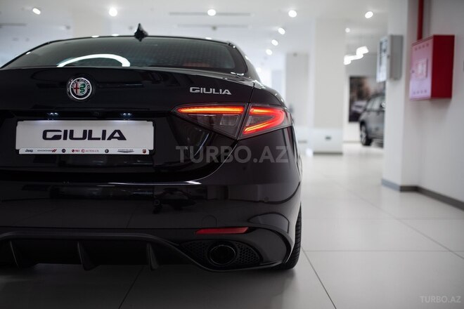 Alfa Romeo Giulia-12