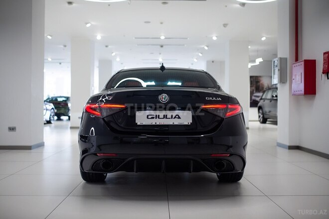 Alfa Romeo Giulia-8