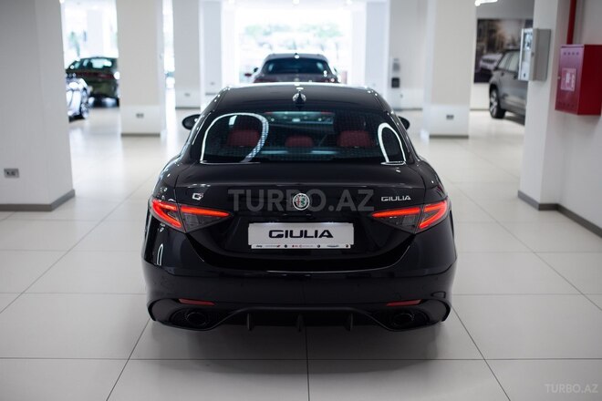 Alfa Romeo Giulia-10