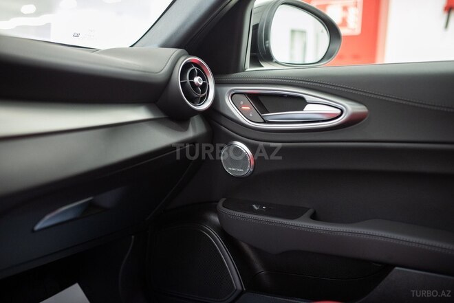 Alfa Romeo Giulia-20