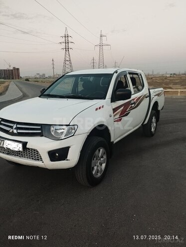 Mitsubishi L200 2014, 331,000 km - 2.5 l - Xırdalan