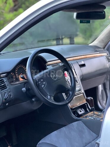 Mercedes E 270 2000, 333,600 km - 2.7 l - Bakı