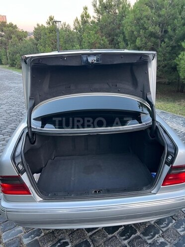 Mercedes E 270 2000, 333,600 km - 2.7 l - Bakı
