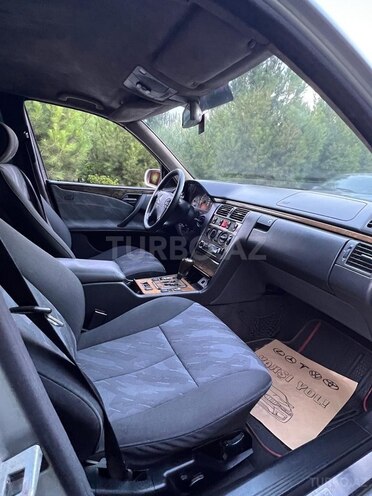 Mercedes E 270 2000, 333,600 km - 2.7 l - Bakı