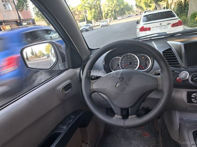 Mitsubishi L200 2009, 353,000 km - 2.5 l - Bakı