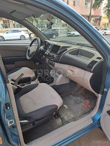 Mitsubishi L200 2009, 353,000 km - 2.5 l - Bakı