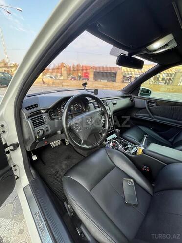 Mercedes E 240 2000, 266,000 km - 2.6 l - Bərdə