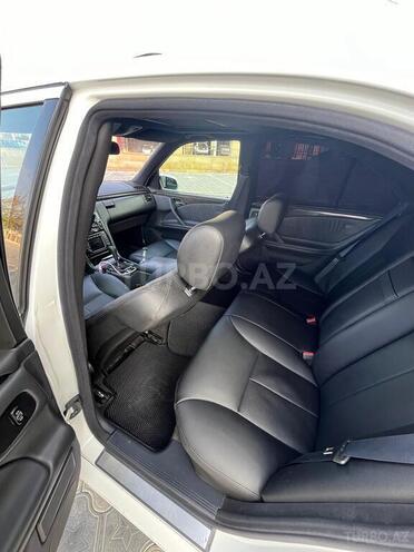 Mercedes E 240 2000, 266,000 km - 2.6 l - Bərdə
