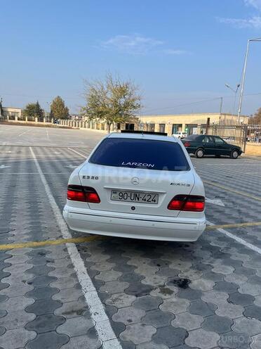 Mercedes E 240 2000, 266,000 km - 2.6 l - Bərdə