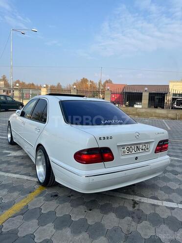 Mercedes E 240 2000, 266,000 km - 2.6 l - Bərdə