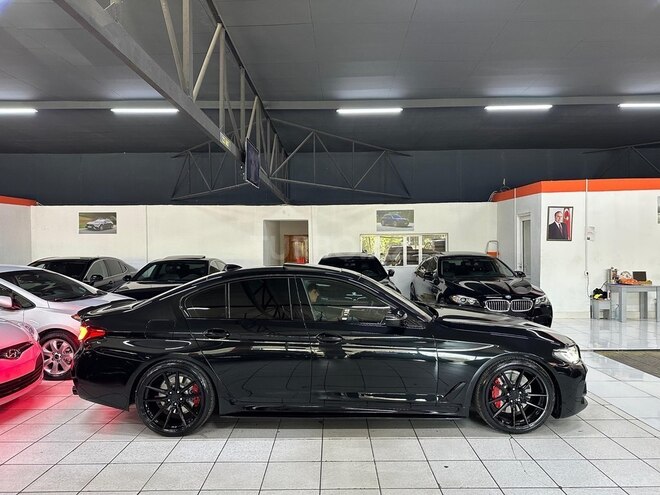 BMW 530e-11